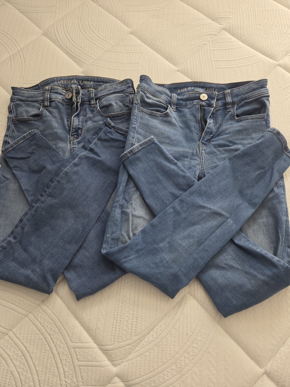 2 American Eagle Outfitters Blue Skinny Jeans For $13 Medium & Light Blue